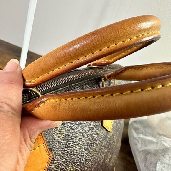 Louis Vuitton Monogram Alma Bag Satchel - Picture 5 of 16